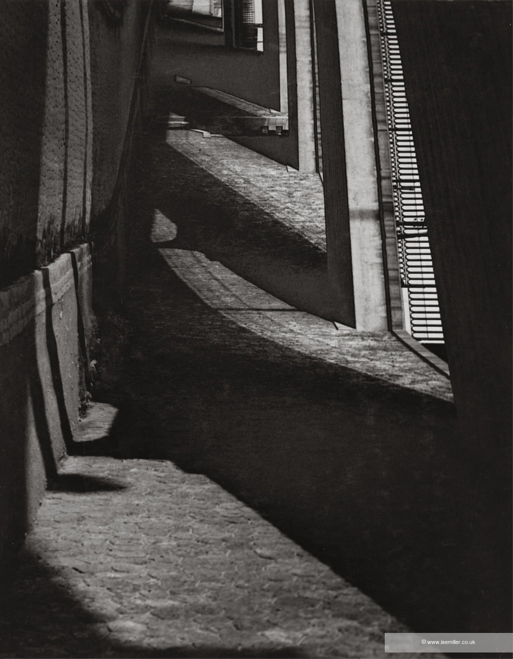 Untitled [Impasse des deux anges] @ Lee Miller Archives